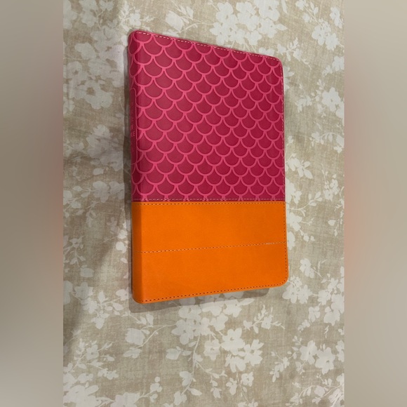 Barbour Kids Bible - Red and White - Picture 4 of 4